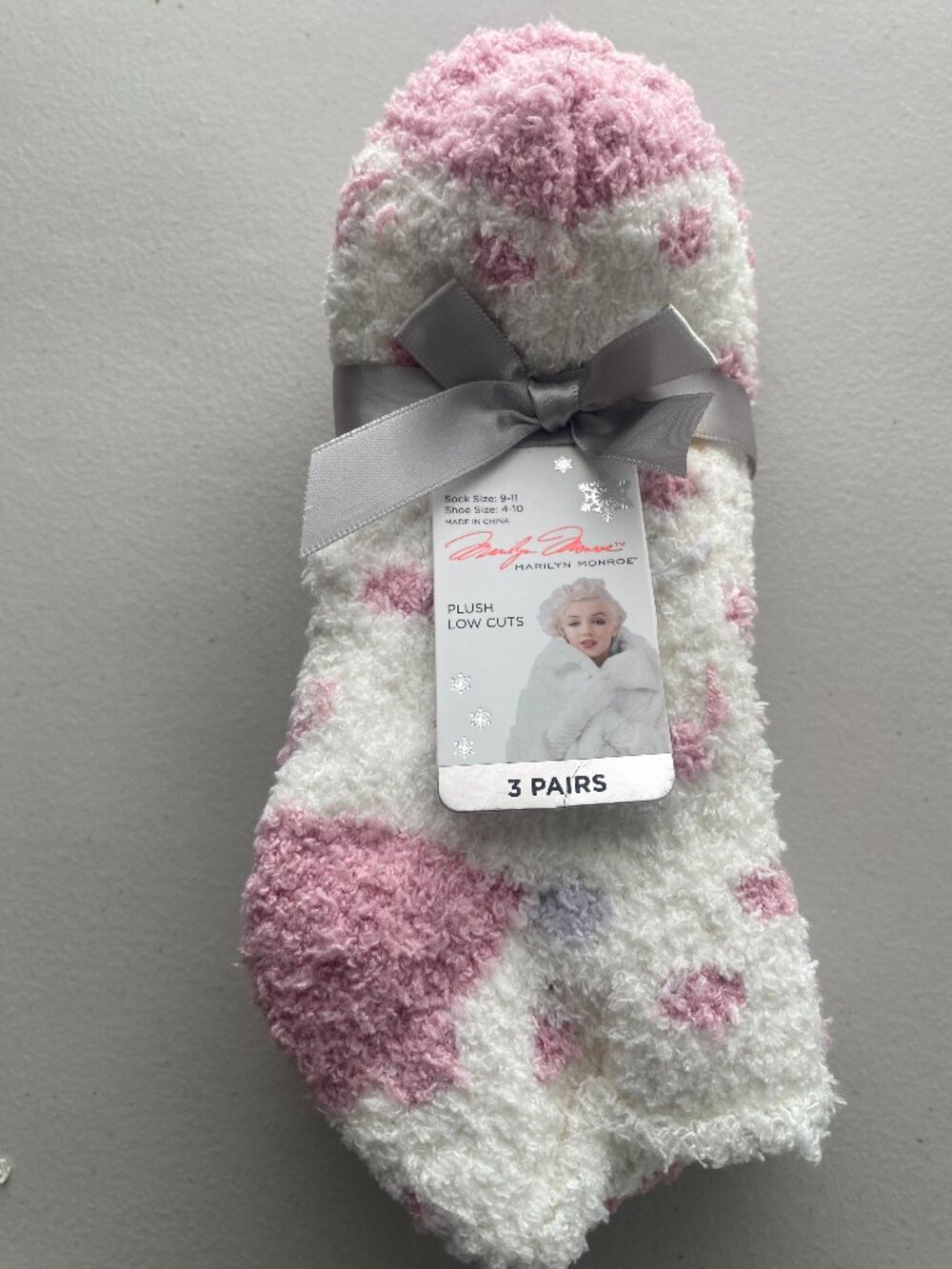Marilyn Monroe women Plush Crew Socks 3 Pack Pink/Cream shoe size 4-10
